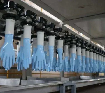 Fabrication de gants medicaux en latex par AGRICODFabrication de gants medicaux en latex par AGRICOD